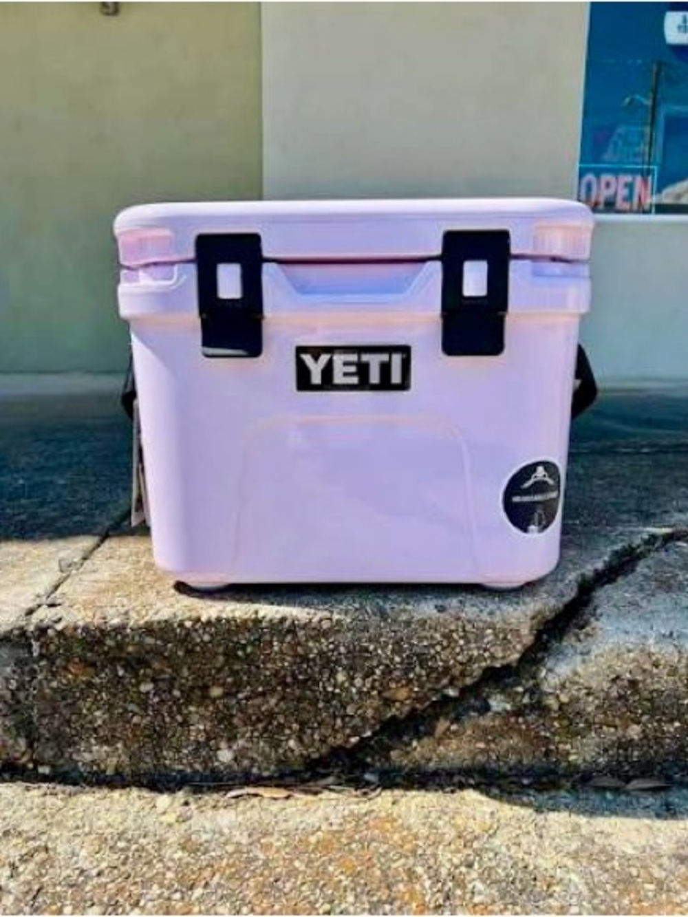 YETI Roadie 15 - Cherry Blossom Color
